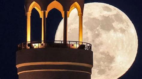 Cómo la Luna alarga los días en la Tierra .